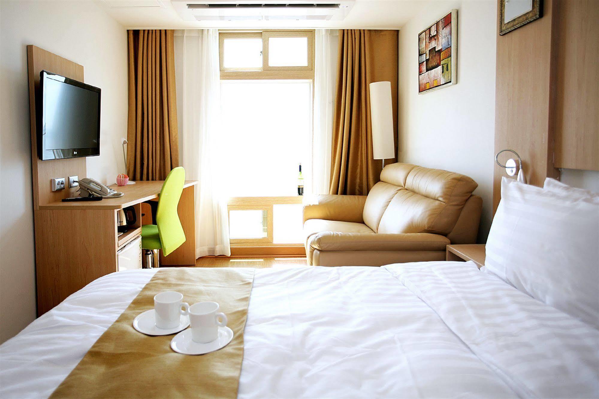 Gunsan Apple Tree Hotel Dış mekan fotoğraf
